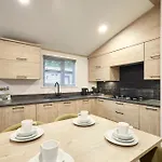 Fir Tree With Hot Tub Tatil Evi York