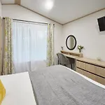 Fir Tree With Hot Tub Tatil Evi *