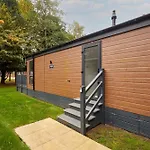 Fir Tree With Hot Tub Tatil Evi