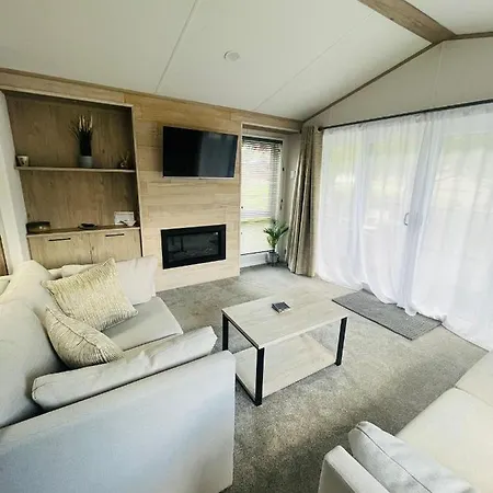 Fir Tree With Hot Tub Holiday home York