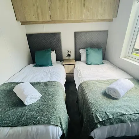 Fir Tree With Hot Tub Holiday home York
