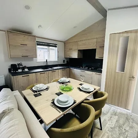 Fir Tree With Hot Tub * 요크