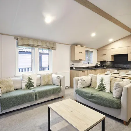 Fir Tree With Hot Tub Ferienhaus