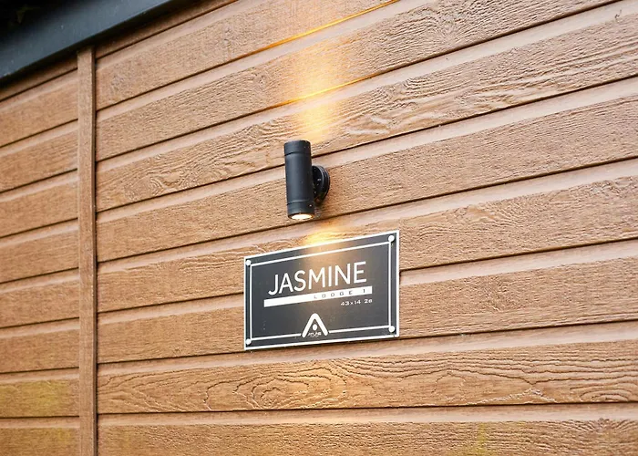 Fir Tree With Hot Tub 度假居 *